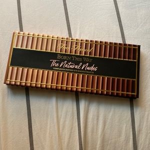 Too faced Born This Way The Natural Nudes Eye Shadow Palette
